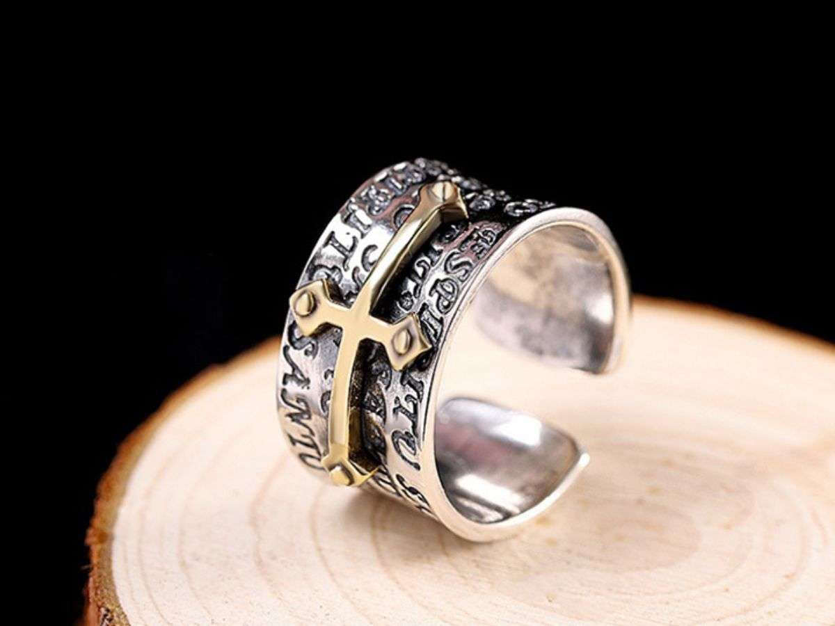 Nhẫn khắc họa tiết