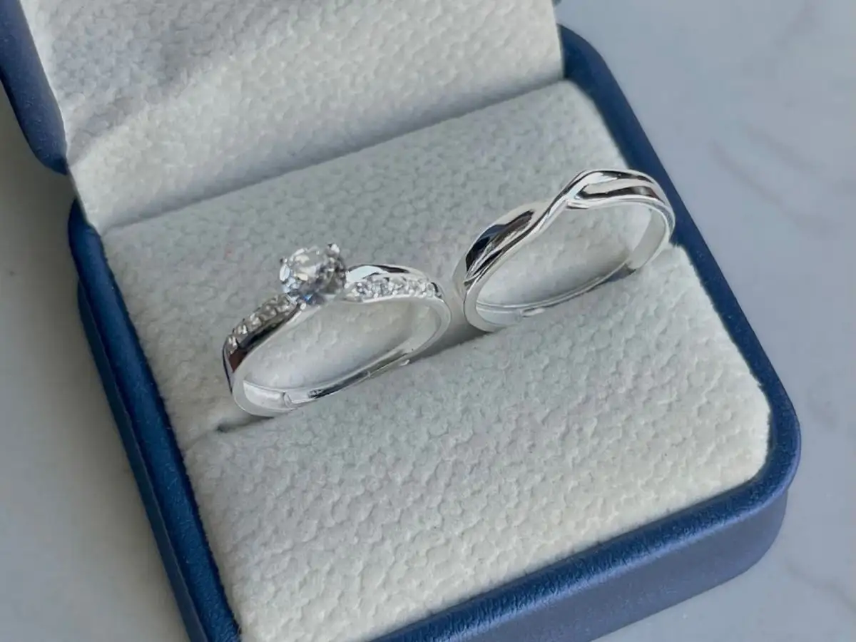 Nhẫn cặp nam thường có thiết kế đơn giản