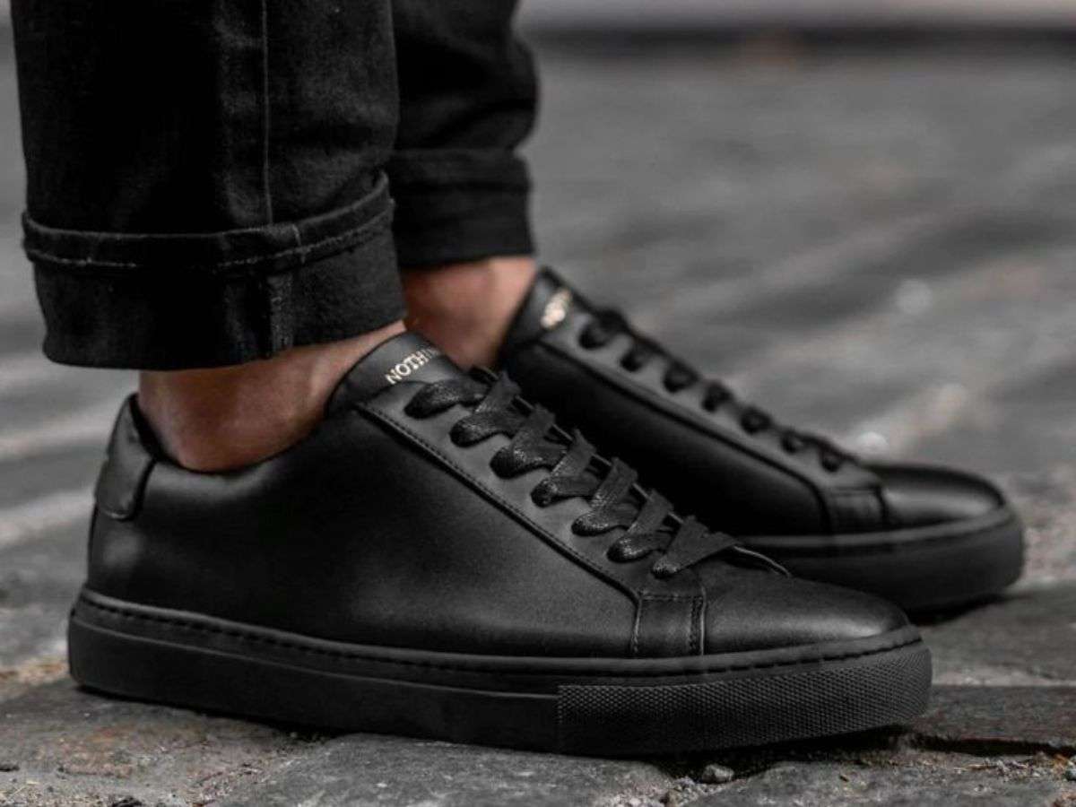 Ưu tiên hàng đầu vẫn là giày màu đen khi diện trang phục all black