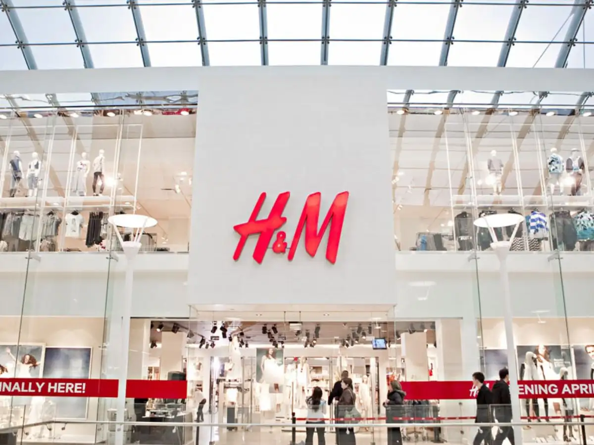 H&M có đa dạng mẫu mã, thiết kế áo cardigan nam