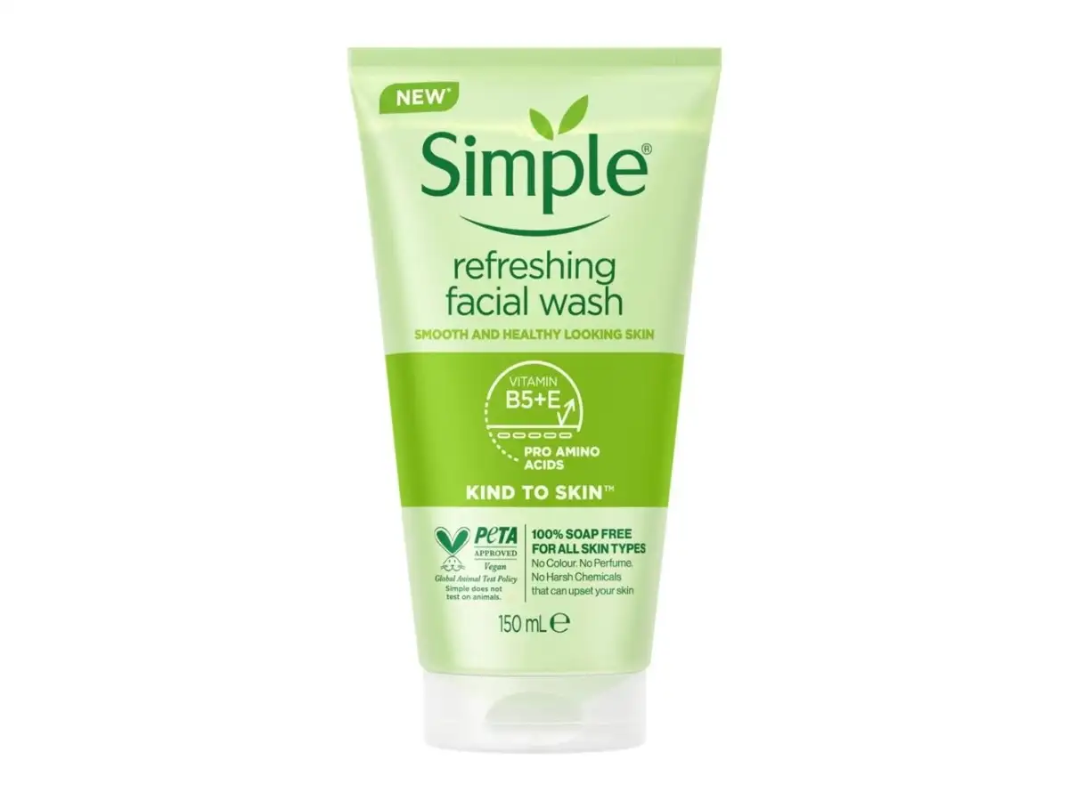 Simple Kind To Skin Refreshing Facial Wash có kết cấu dạng gel làm sạch da nhẹ nhàng
