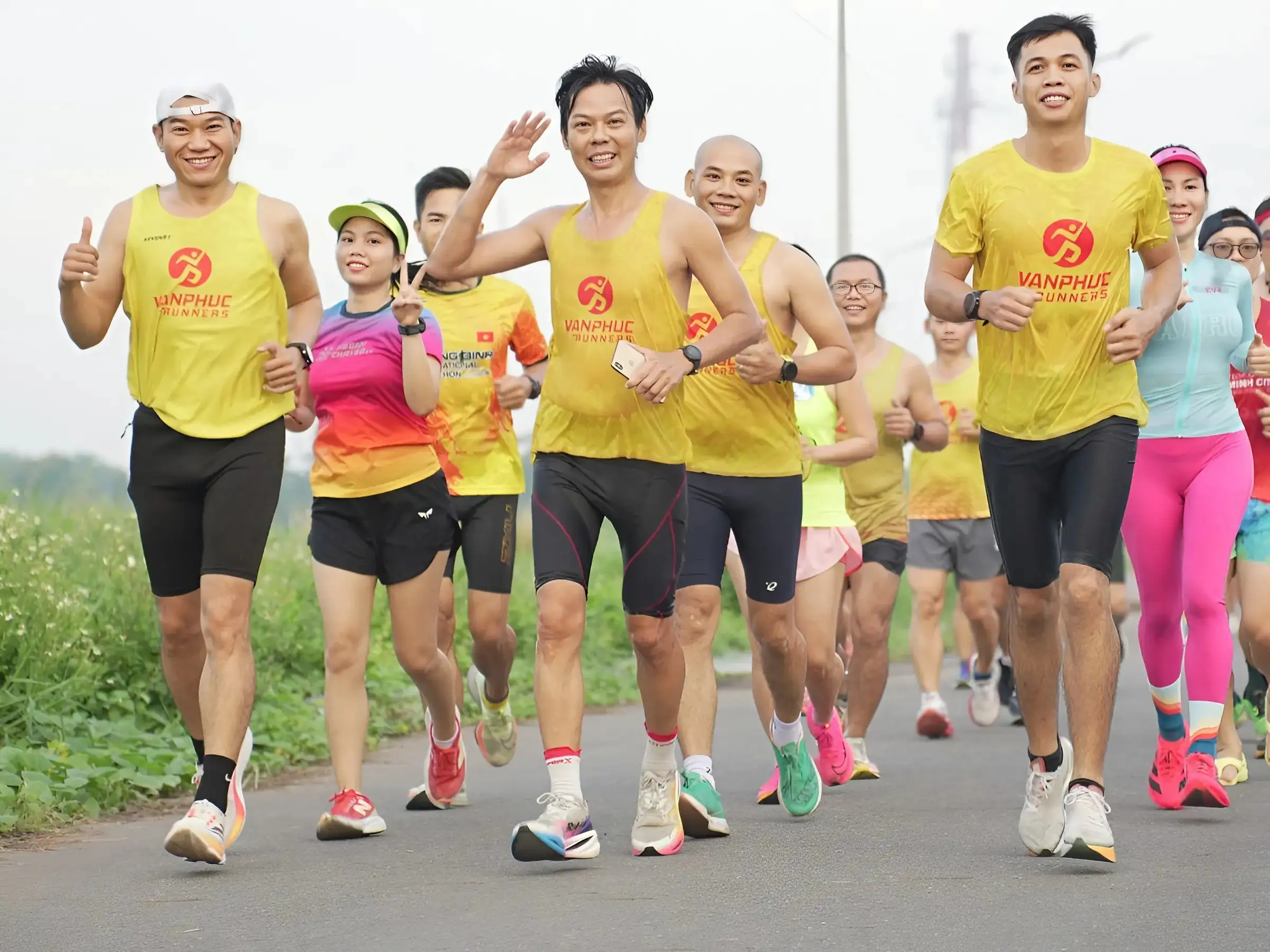 Nhóm Vạn Phúc Runners