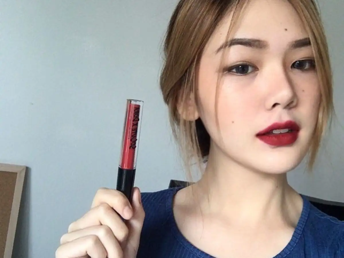 Độ bám màu của son
