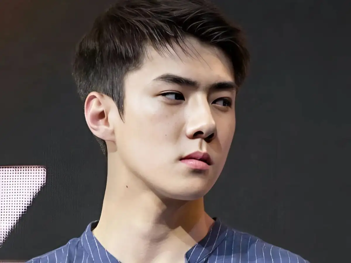 Kiểu Ivy League Cut ngôi lệch 
