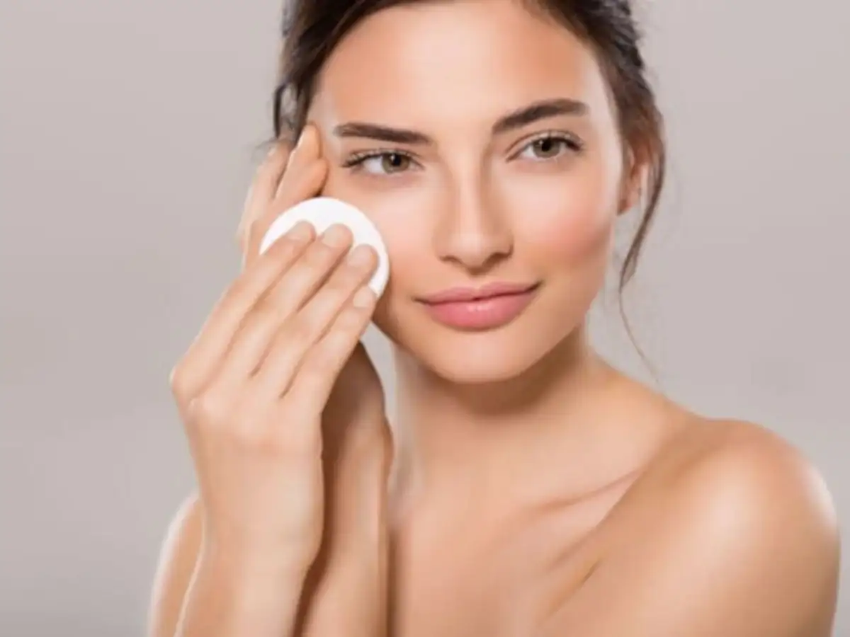 Tẩy trang là bước không thể thiếu trong quy trình chăm sóc da