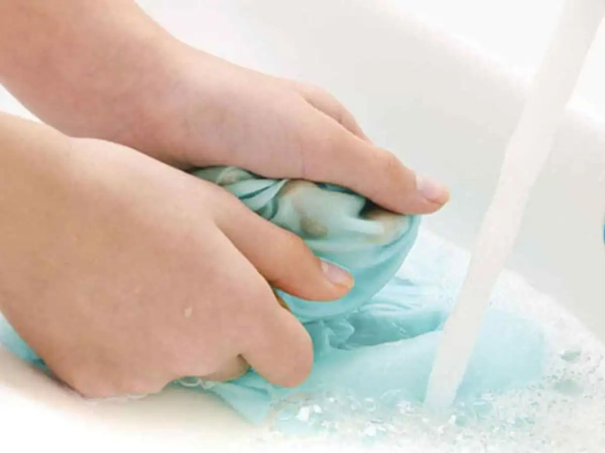 Hướng dẫn bảo quản và vệ sinh vải Kate đúng cách