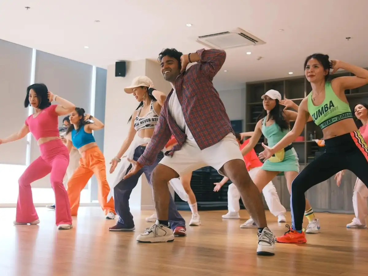 Lớp zumba sôi động giúp bạn xả stress hiệu quả