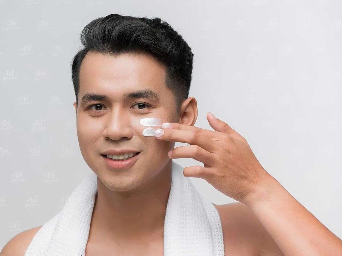 Nên dùng thêm kem chống nắng để tăng hiệu quả chống nắng trên da