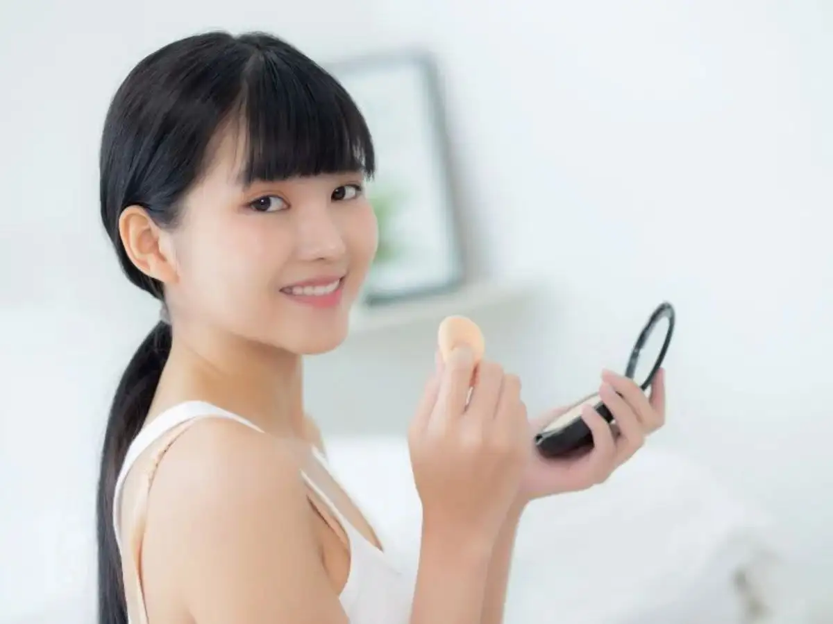Việc lựa chọn phấn phủ phù hợp để kết hợp với kem chống nắng cũng vô cùng quan trọng