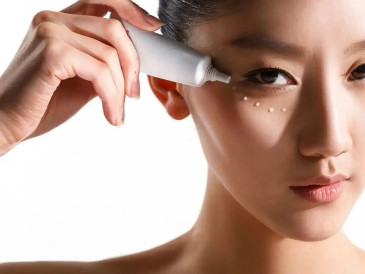 Kem mắt được bào chế với công thức dịu nhẹ, chứa các hoạt chất dịu nhẹ