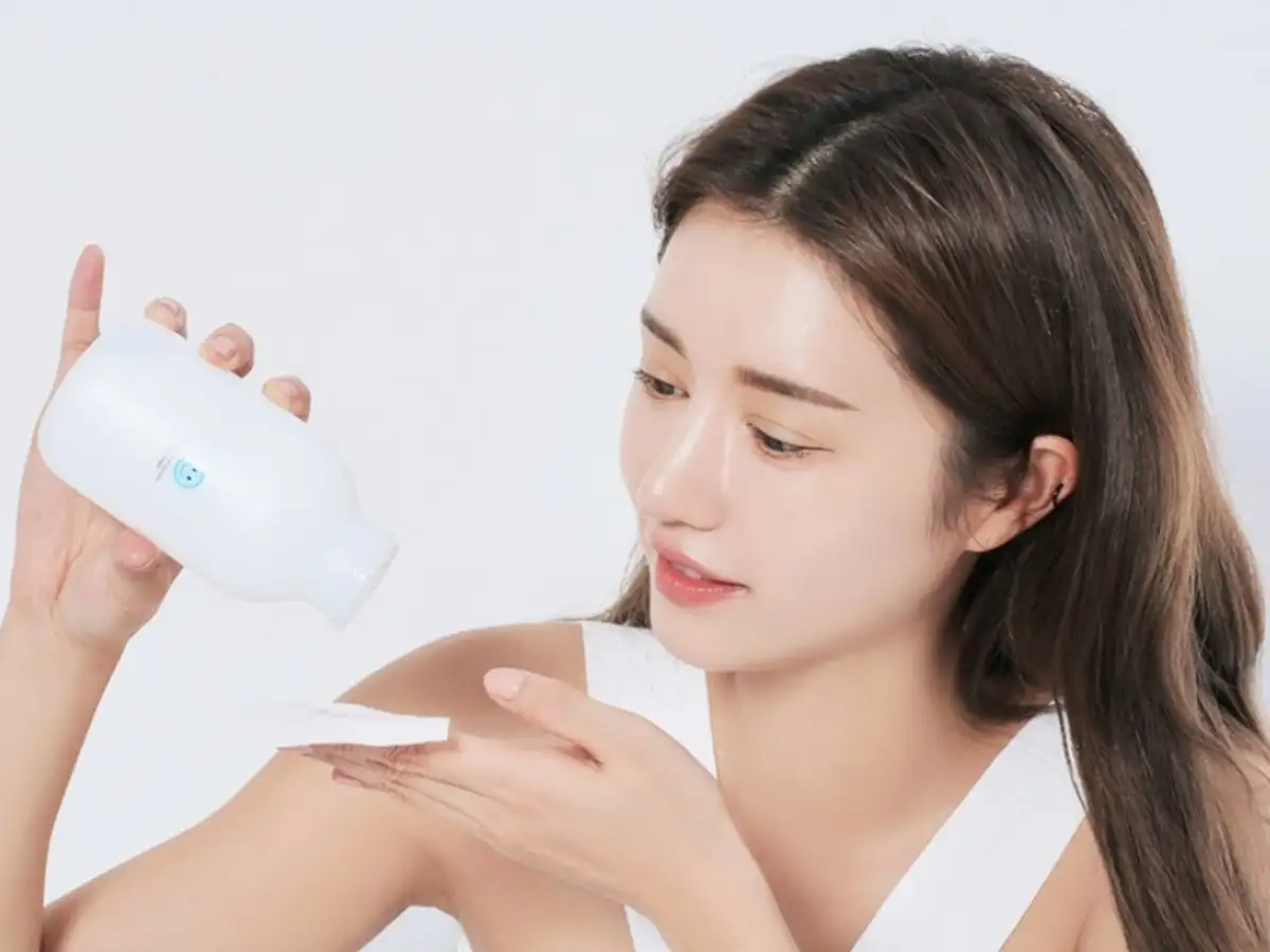 Sử dụng toner để cấp ẩm cho da