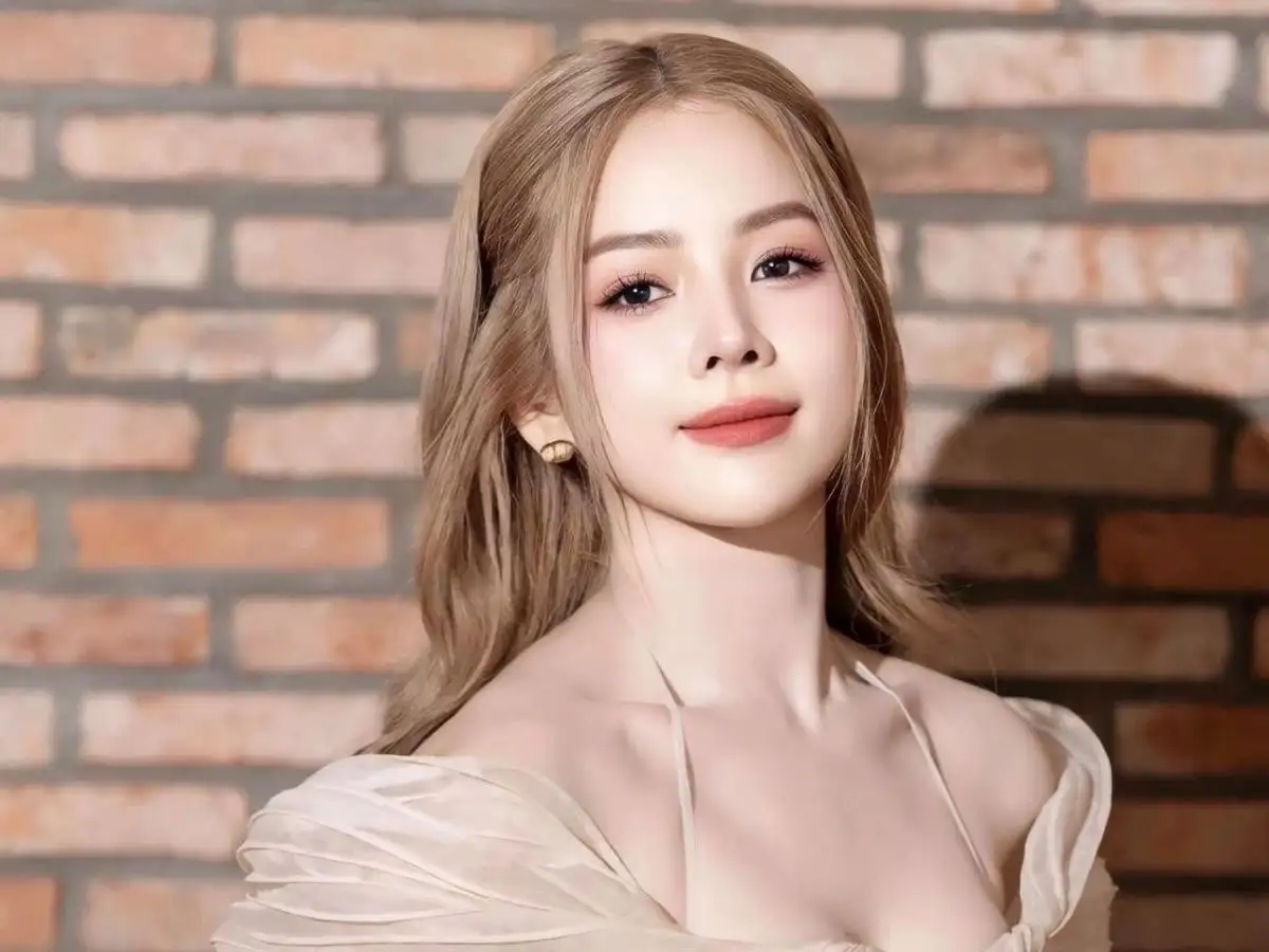 Skincare kĩ giúp lớp makeup mịn màng và căng bóng hơn