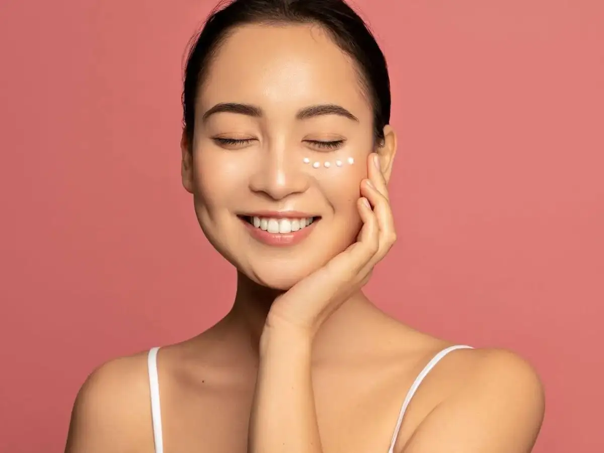 Chăm sóc da vùng mắt để đỡ lộ nếp nhăn khi trang điểm