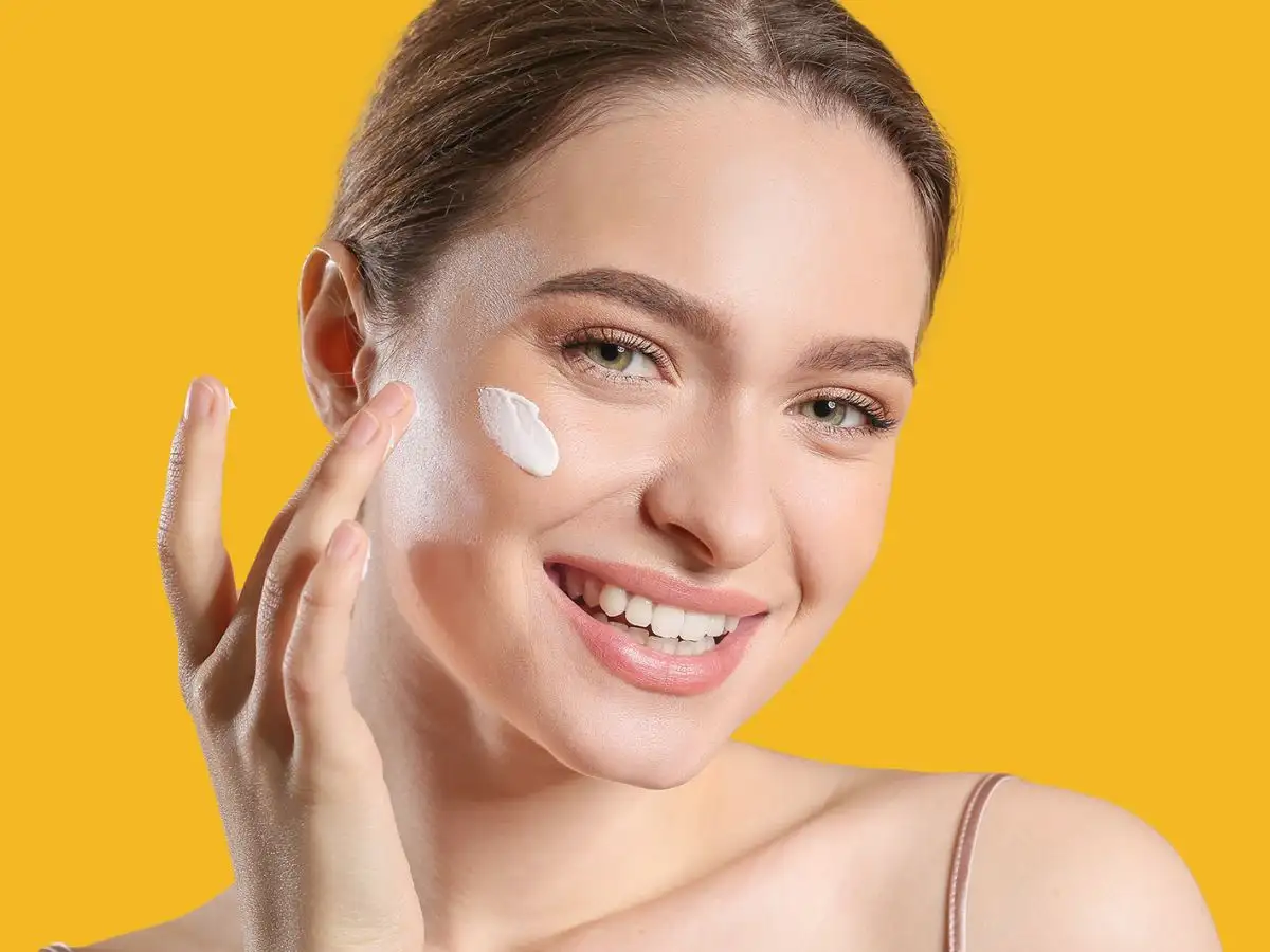 Đừng quên sử dụng kem chống nắng trong chu trình chăm sóc da trước make up