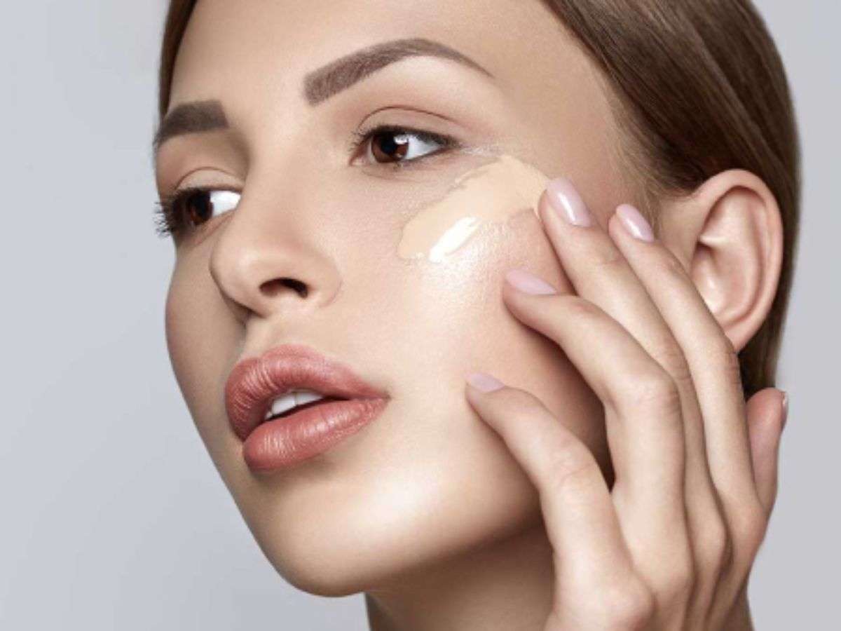 Nếu bạn có làn da nhiều khuyết điểm, kem lót chính là trợ thủ đắc lực