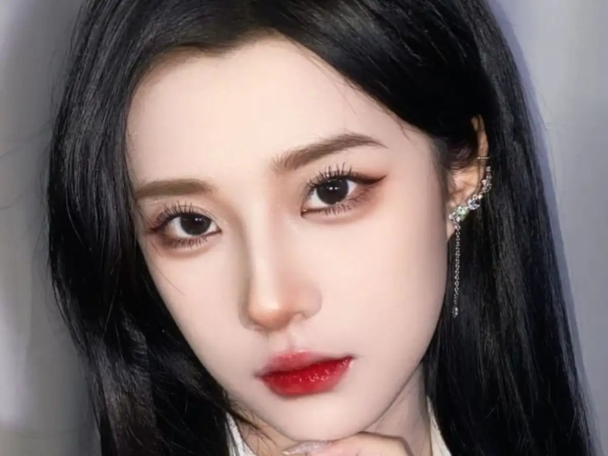 Kẻ eyeliner cho mắt tròn nên kéo dài đuôi mắt