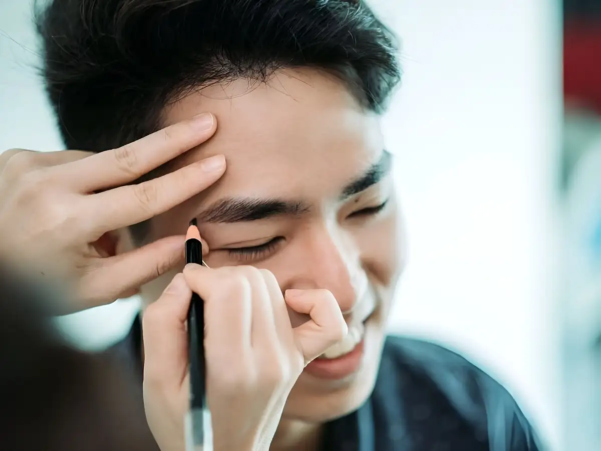 Bí kíp kẻ mày nam giới tự nhiên, cuốn hút
