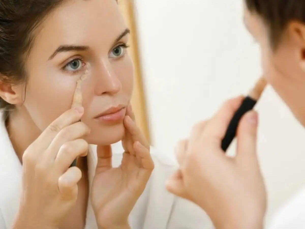 Đây là lỗi thường gặp nhất khiến lớp makeup mất đi sự tự nhiên và gây hại cho da
