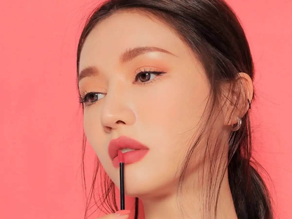3CE Cloud Lip Tint sở hữu màu son hồng tươi trẻ và sang chảnh