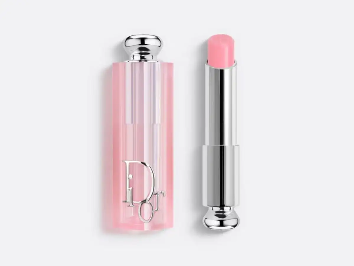 Dior Addict Lip Glow là mẫu son dưỡng có màu hồng được yêu thích nhất hiện nay