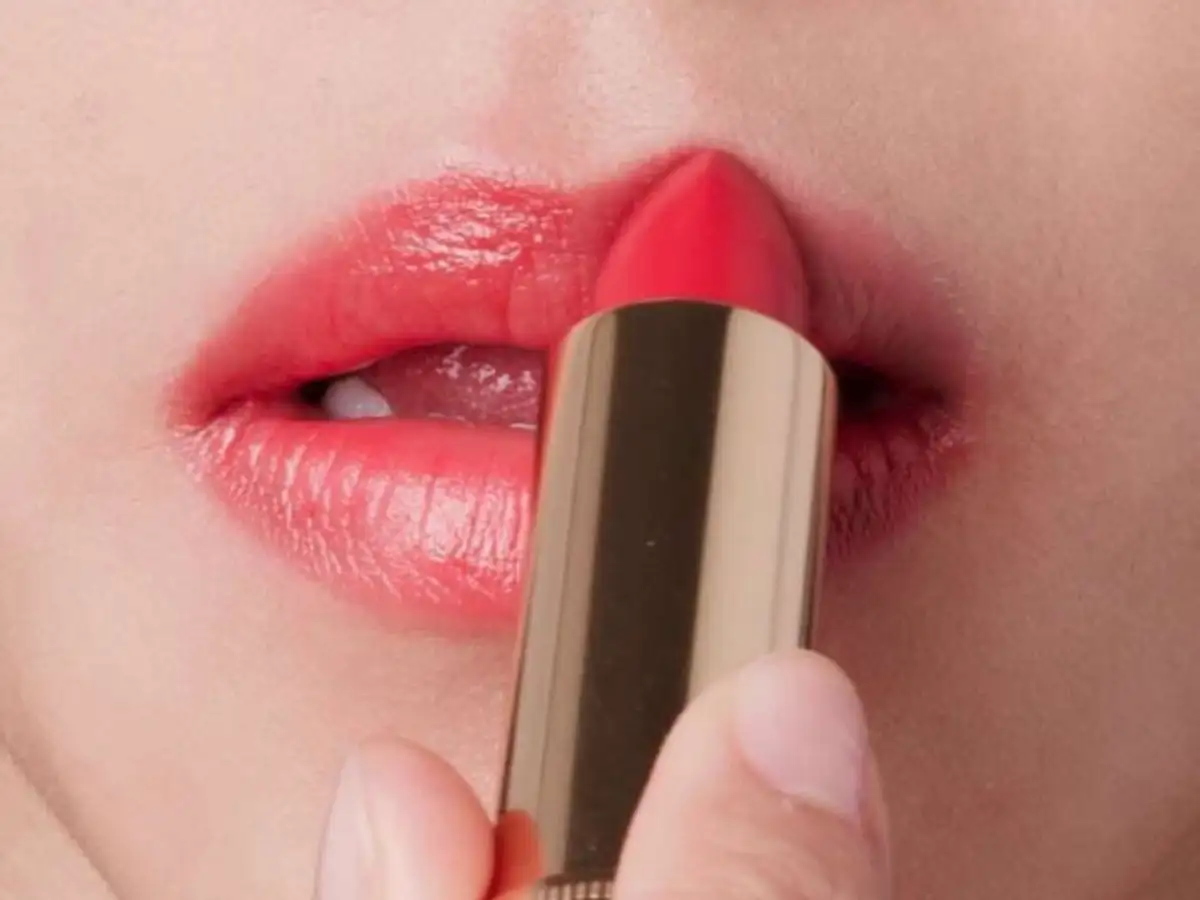 Gucci Rouge à Lèvres Voile Lipstick mang đến màu hồng tươi tắn, thời thượng