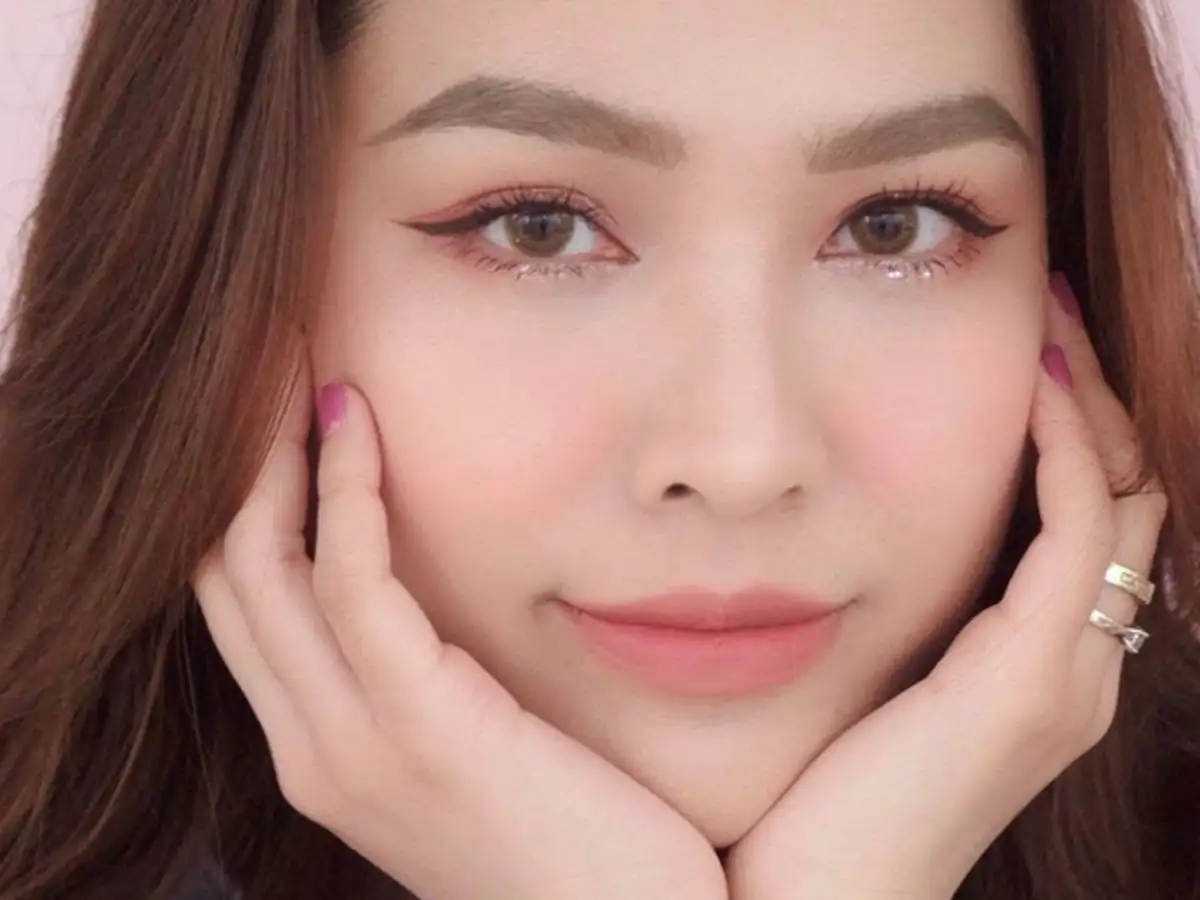 Makeup tone sur tone với son hồng sẽ giúp nàng thêm cuốn hút, xinh đẹp