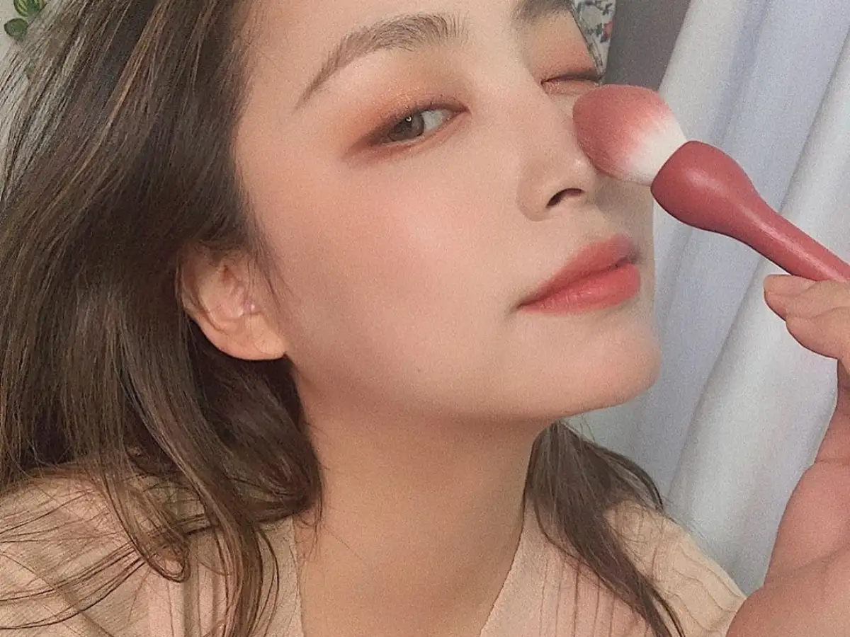 Một vài lưu ý khi dùng son làm má hồng
