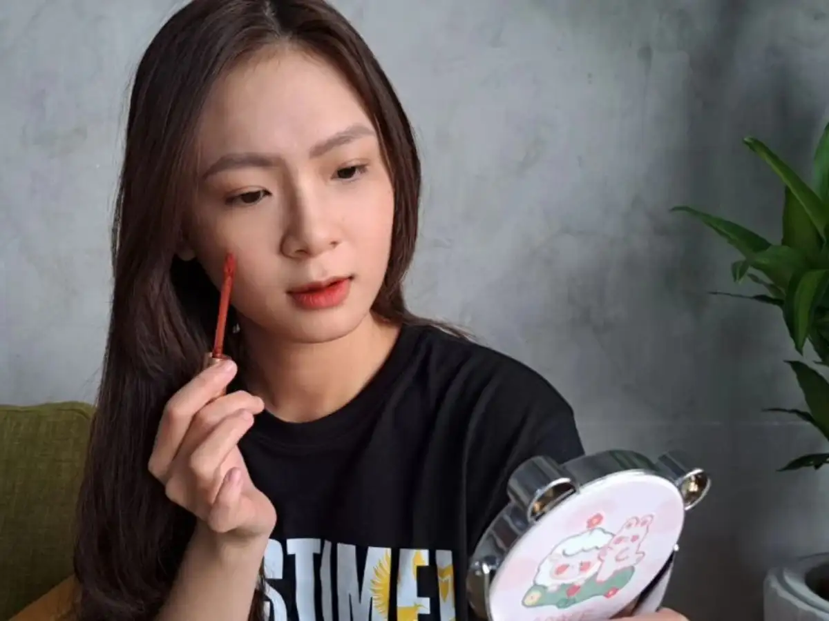 Tận dụng son môi và phấn má mang đến nhiều ưu điểm nổi bật