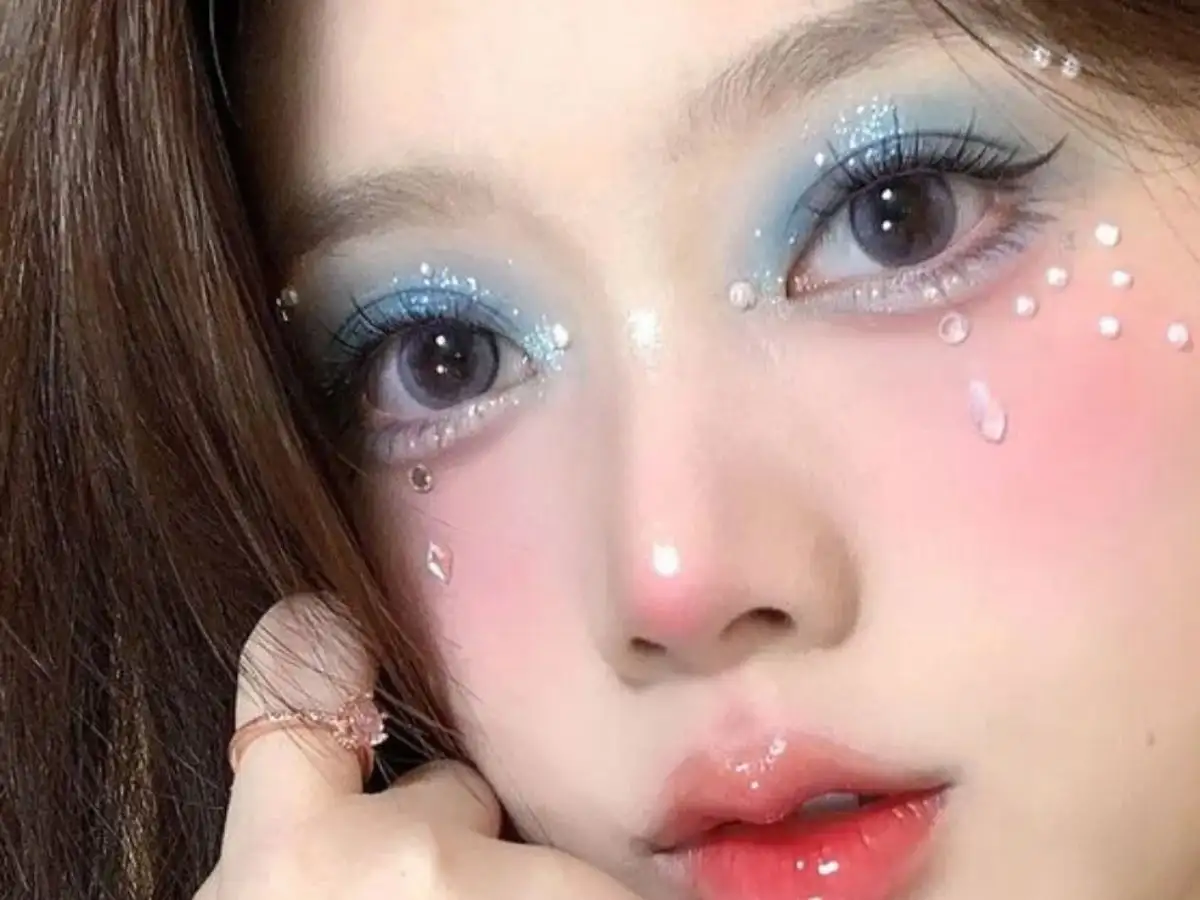 Mắt khói màu cá tính sử dụng các gam màu nổi bật, độc đáo