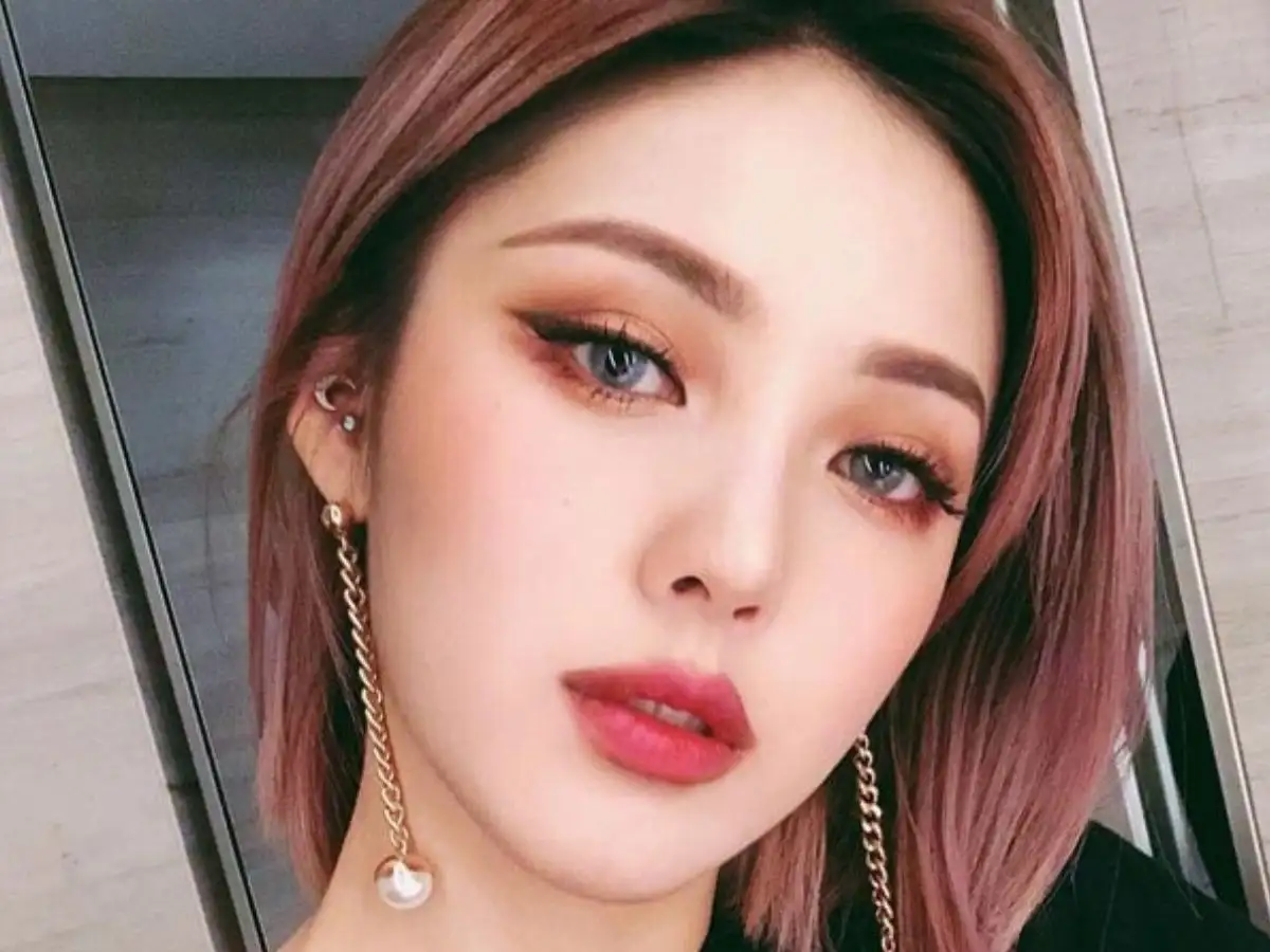 Màu tóc và màu mắt khói nên phù hợp với nhau