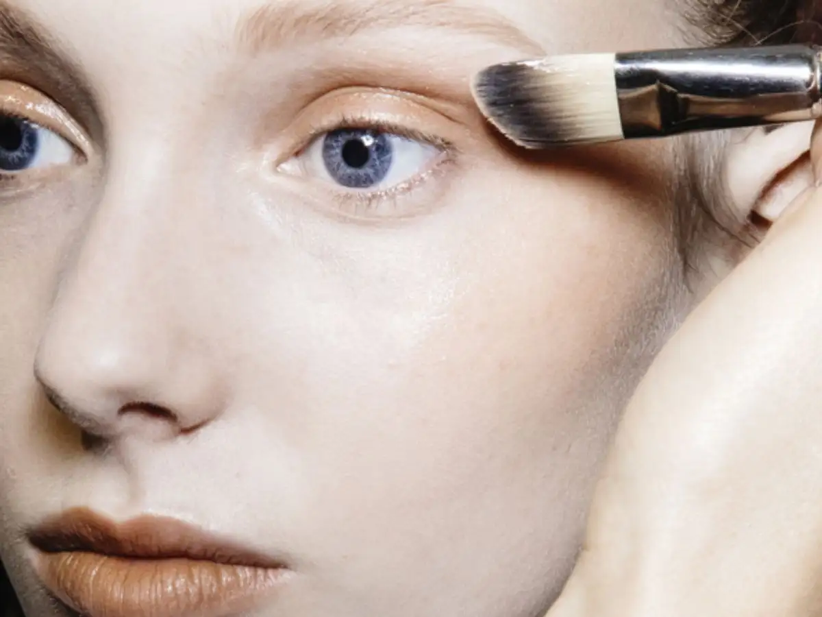 Dùng cọ blending để tán đều các lớp màu