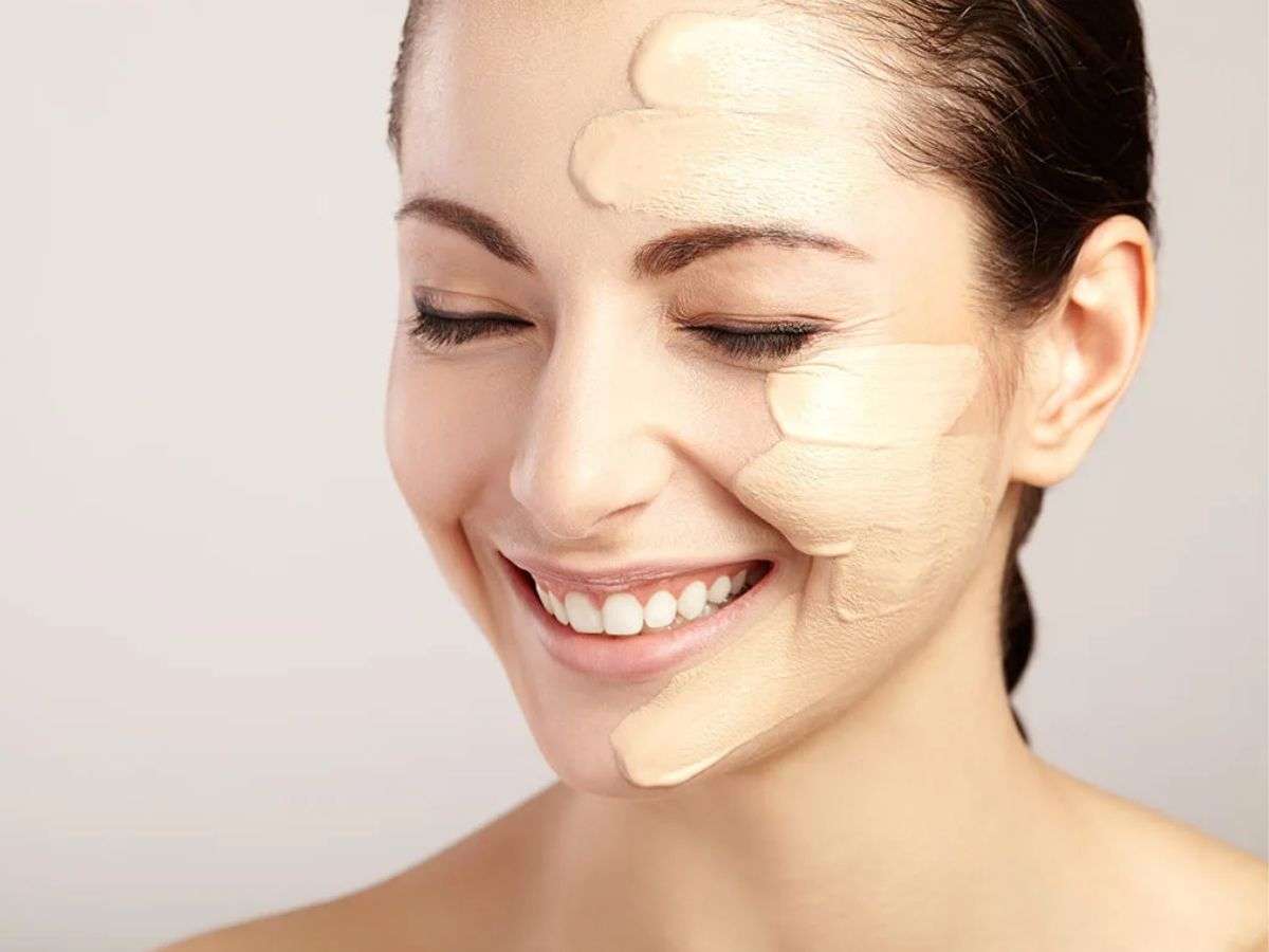 Chọn kem nền phù hợp là một trong những yếu tố quan trọng nhất để đảm bảo lớp nền không bị mốc
