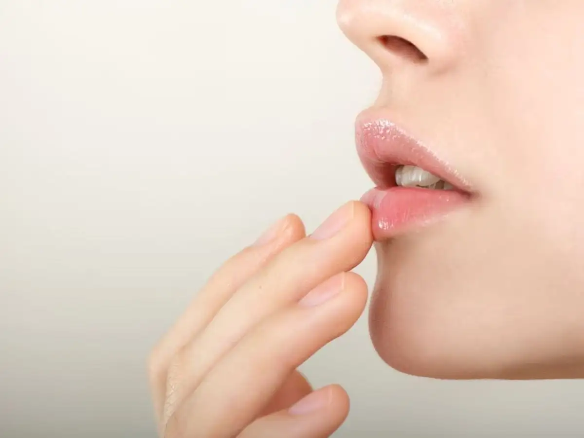 Son dưỡng là bước quan trọng giúp lớp son mượt, đều màu hơn