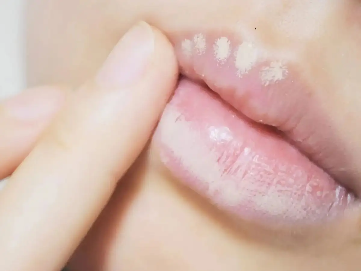 Che khuyết điểm giúp tăng độ chuẩn màu khi tô các tông son nhạ