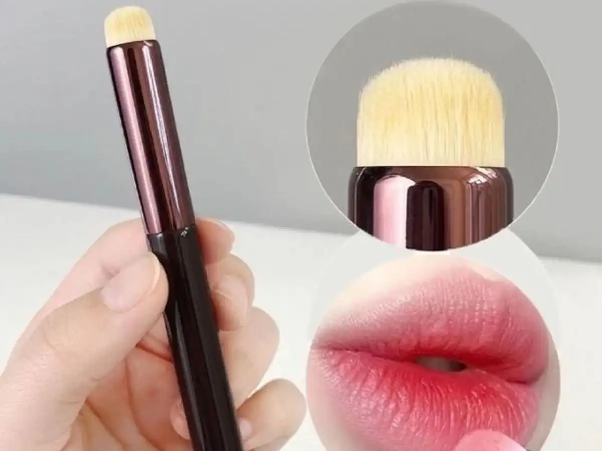 Tán son bằng tay hoặc cọ giúp tạo hiệu ứng loang màu mềm mại và tự nhiên