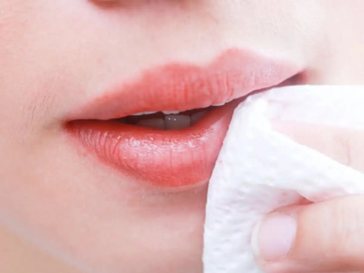 Mẹo đơn giản giúp bạn dễ dàng sửa lỗi khi đánh son lòng môi