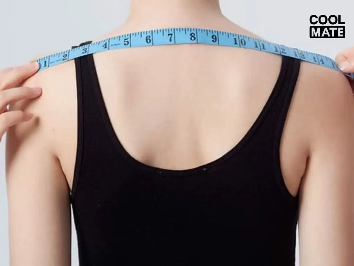 Cách đo chiều rộng vai bằng thước dây, thước đặt ngang phần vai rộng nhất