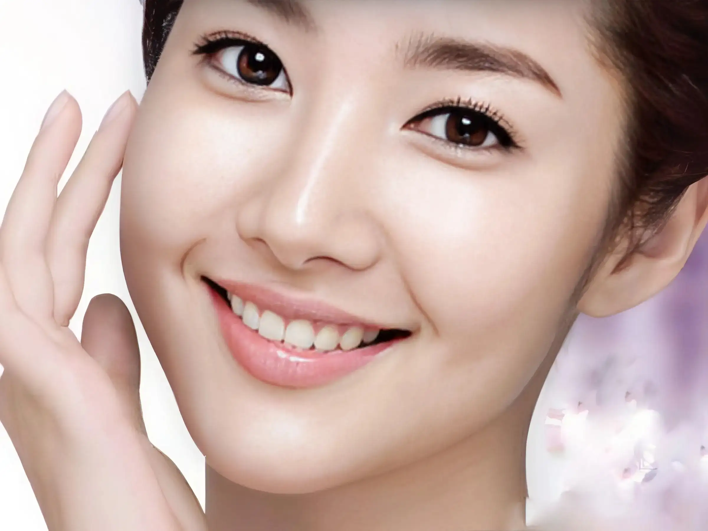 Tìm bọng mắt thật bằng cách cười mỉm