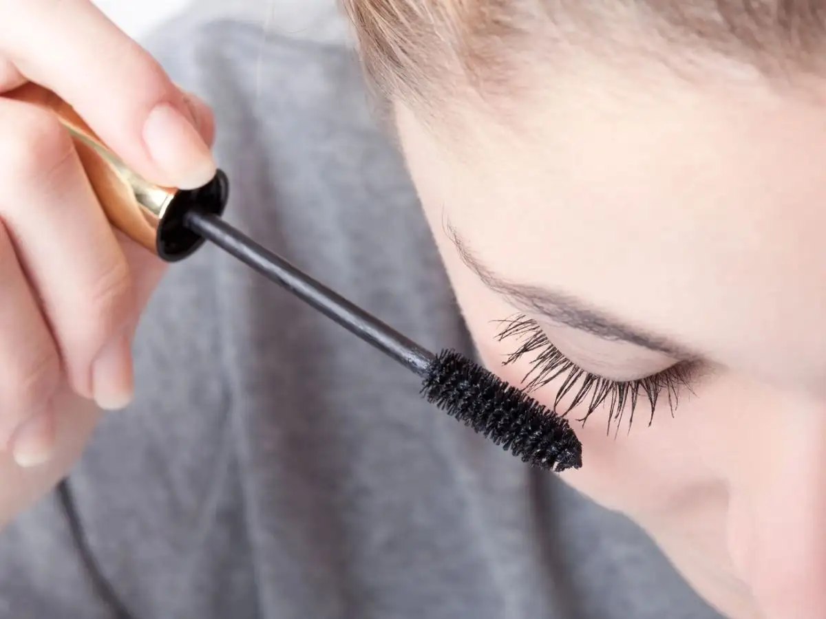 Cuối cùng là bấm và chuốt mi