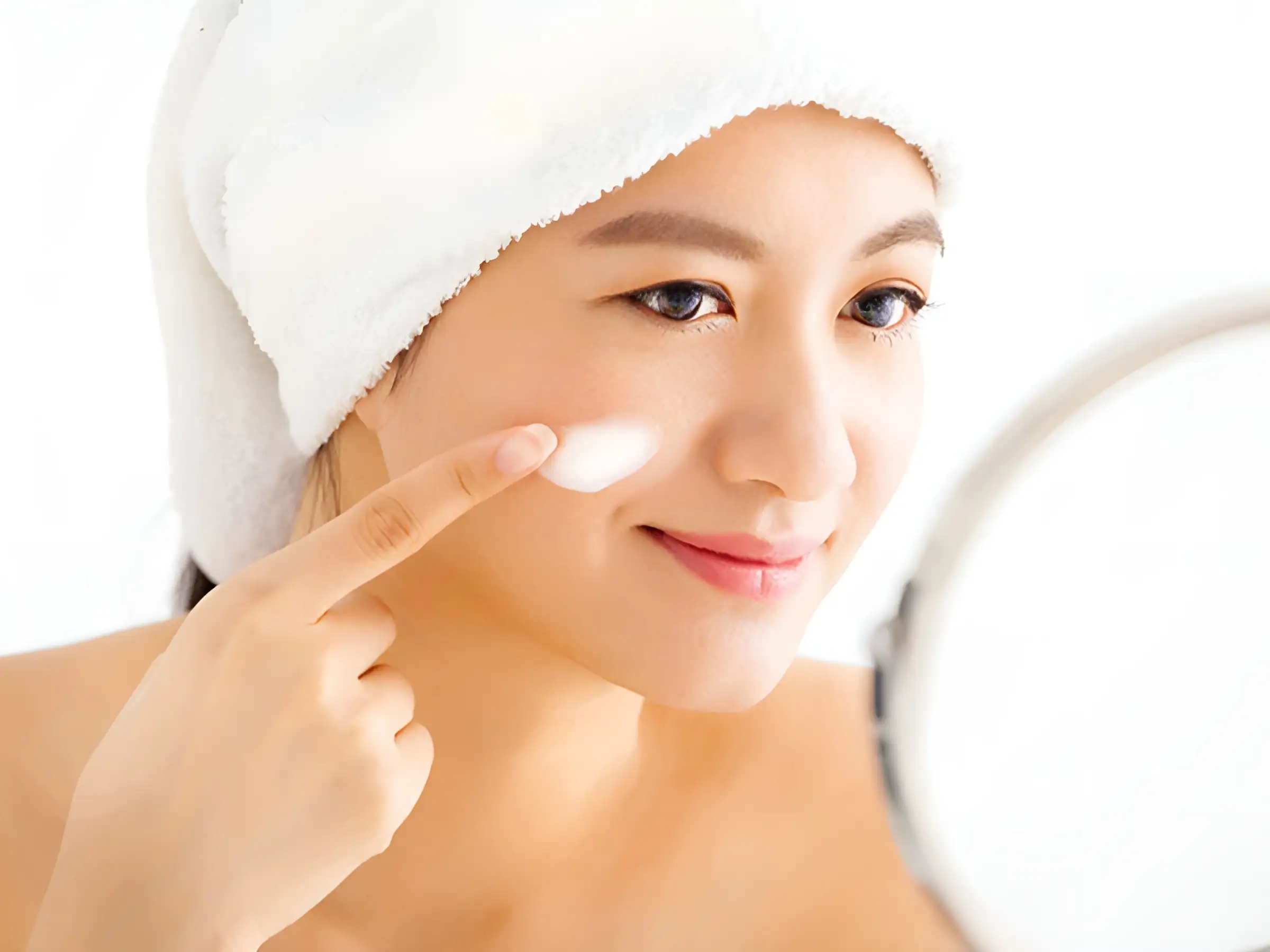 Dù da bạn có dầu hay đang bị mụn, thì vẫn rất cần cấp ẩm đầy đủ
