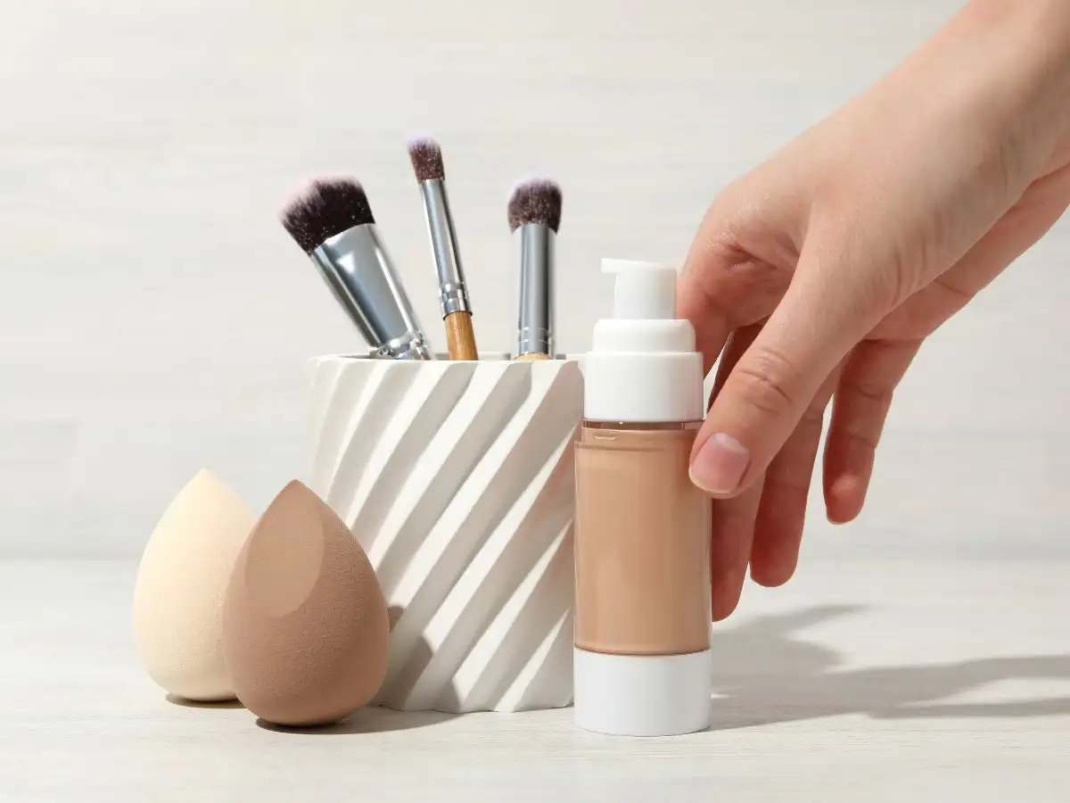 Cân nhắc chọn mút hoặc cọ trang điểm