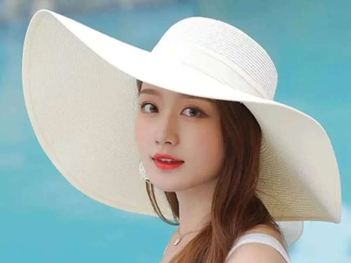 Đội mũ rộng vàng để bảo vệ da