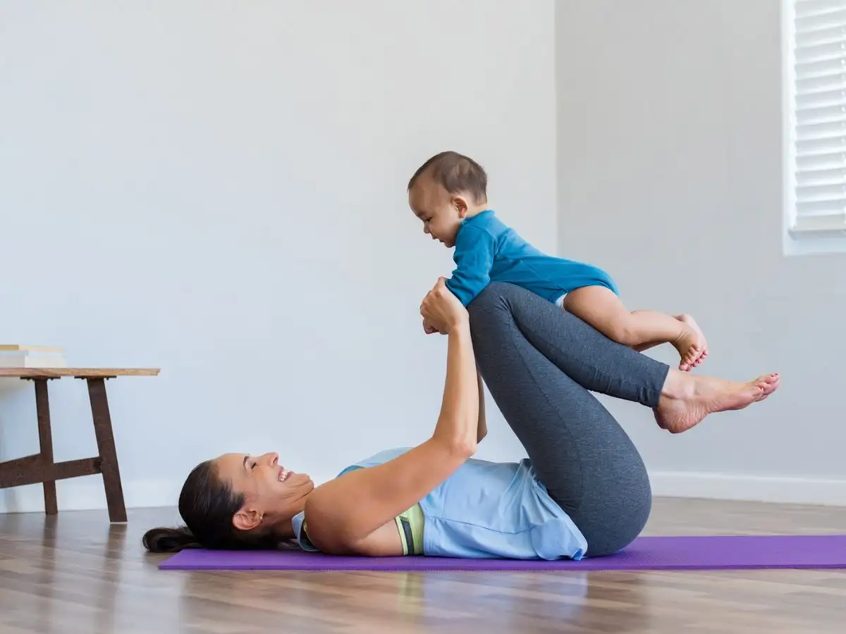 Yoga cũng là một bộ môn thể thao sau sinh cực tốt cho mẹ bỉm