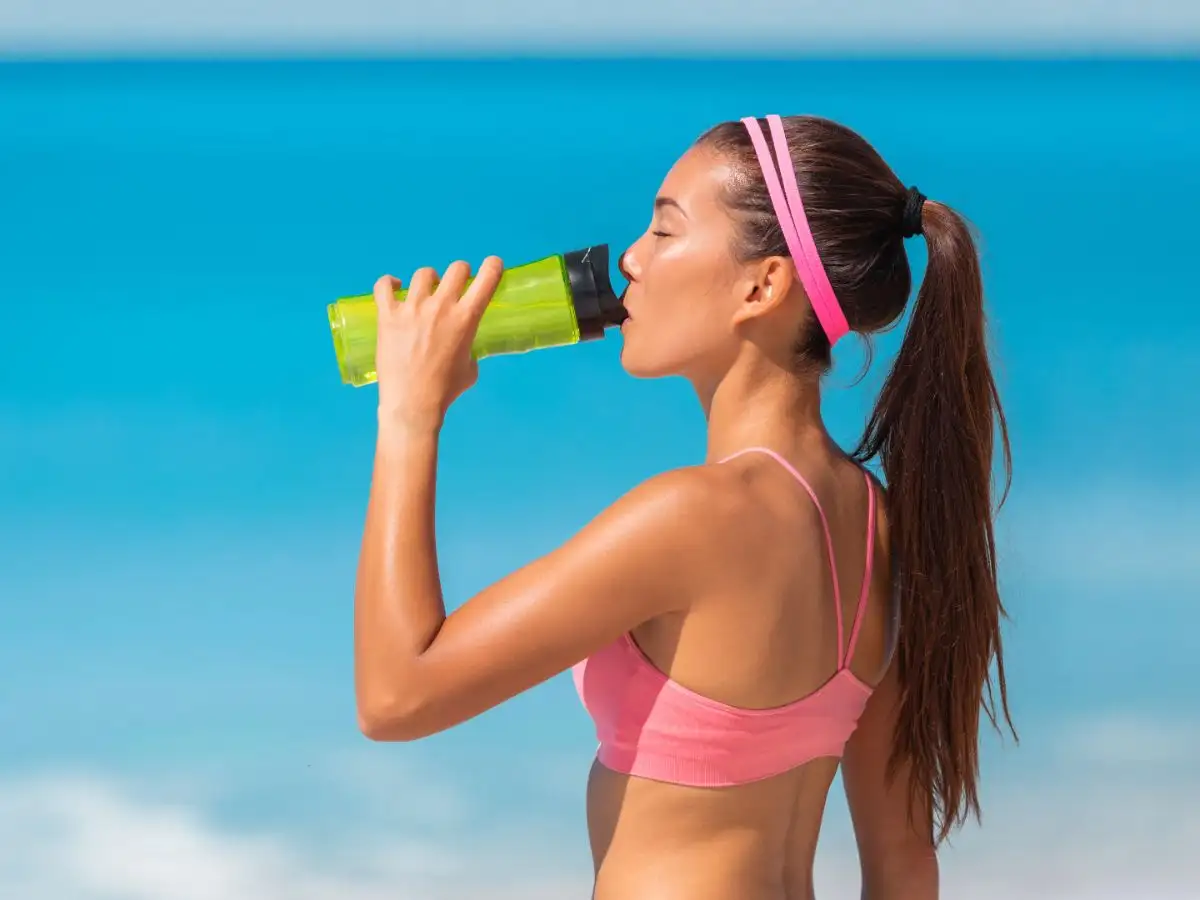 Uống nước đầy đủ trước, trong và sau khi chạy nước rút