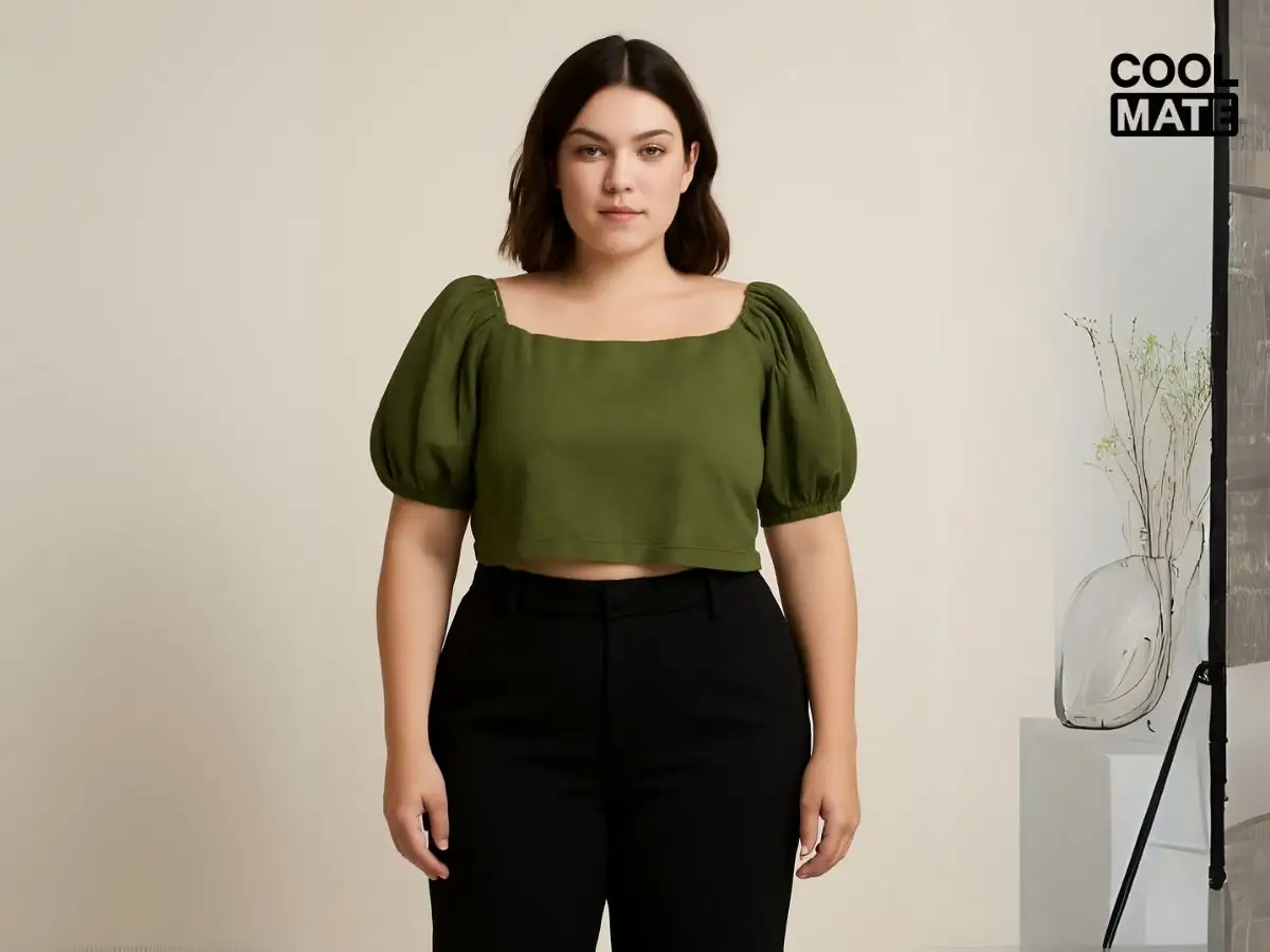 Gợi ý áo croptop cho dáng quả lê: chi tiết vai, màu sáng, dài ngang eo, phối quần ống đứng hoặc váy chữ A