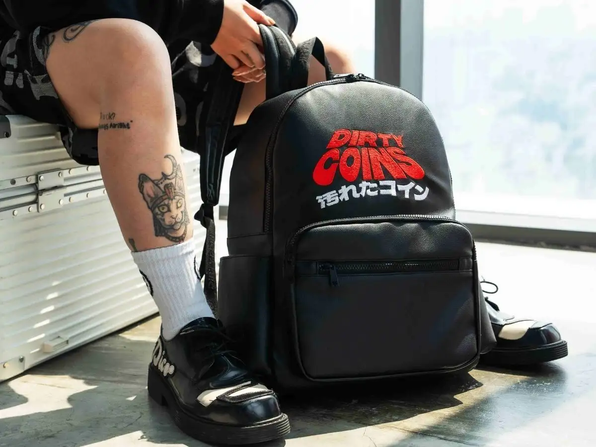 Dirty Coins có style thiết kế hầm hố, cá tính và mạnh mẽ