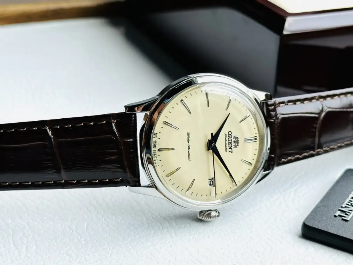Orient Bambino là dòng đồng hồ cơ học với thiết kế cổ điển