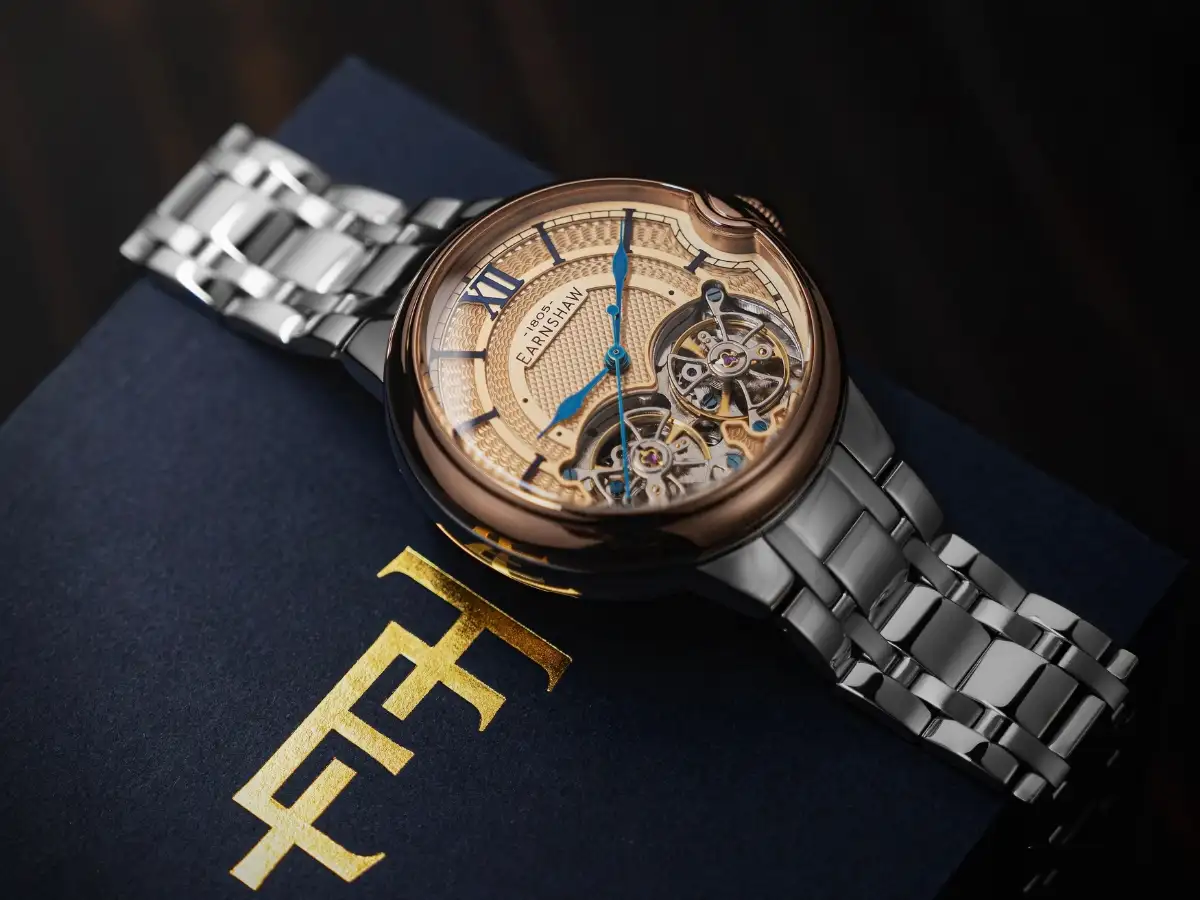 Đồng hồ cơ là dòng đồng hồ hoạt động hoàn toàn nhờ năng lượng cơ học, không dùng pin