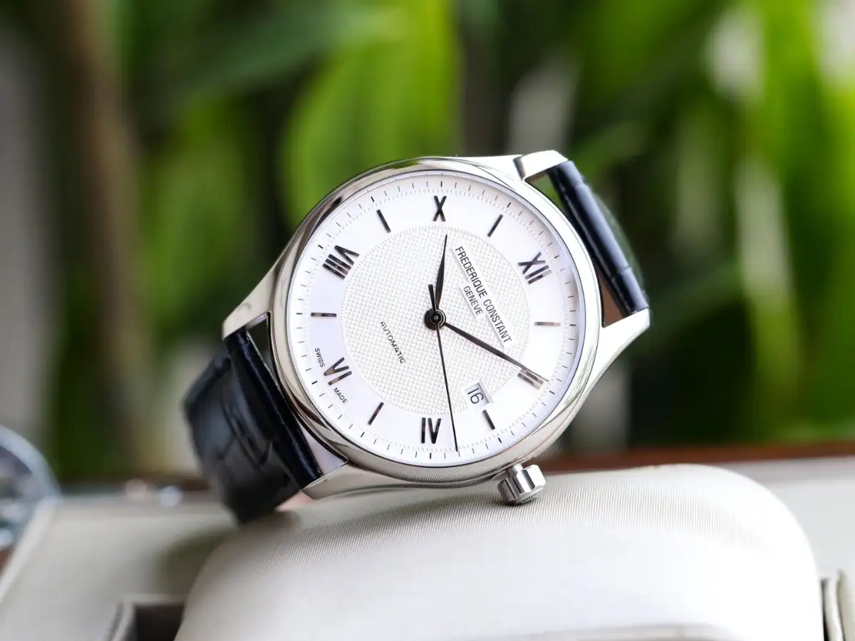 Frederique Constant Classics Index Automatic với thiết kế tối giản và thanh lịch