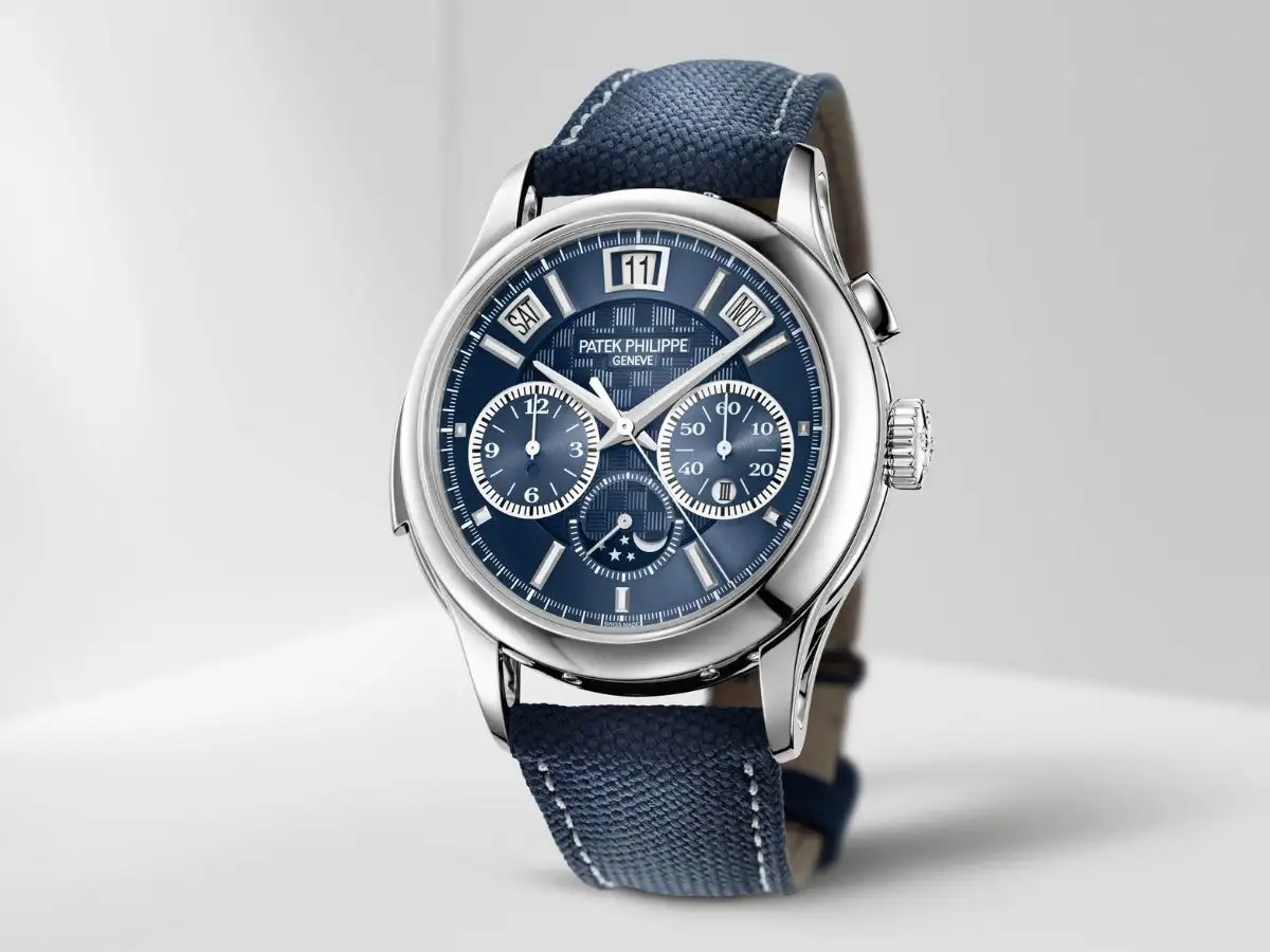 Đồng hồ Patek Philippe Titanium Ref. 5208T-010 - mặt xanh carbon và vỏ titan độc đáo